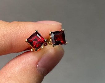14K Yellow Gold Square Cut Garnet Earring