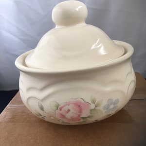 Pfaltzgraff Tea Rose Sugar Bowl with Lid Ivory Flowers Stonewear Excellent Condition