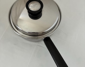 "Amway Queen 18/8 Edelstahlmehrschichtige 8 ""2 Quart Saucenpfanne mit Deckel, hergestellt in den USA."