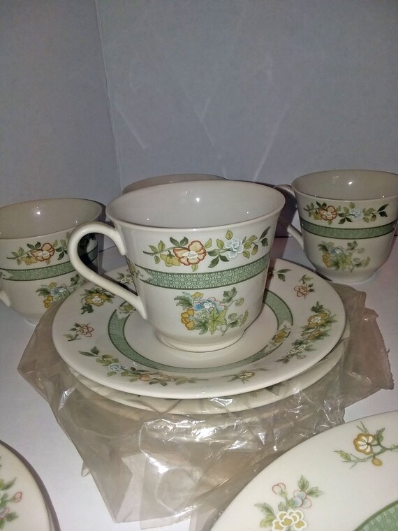 Soup Bowl Limited 1974 Fine China Tonkin T.C 1107 Doulton /& Co