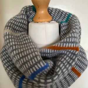 Lambswool knitted snood. Lambswool knitted scarf. Lambswool wool scarf. Knitted scarf.