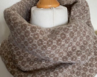 Knitted snood in light brown  and linen . Knitted lambswool snood . Brown and cream  knitted snood. Fairisle knitted scarf