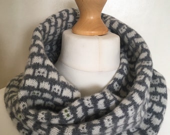 Knitted Lambswool Cat Snood: Grey & Cream Scarf