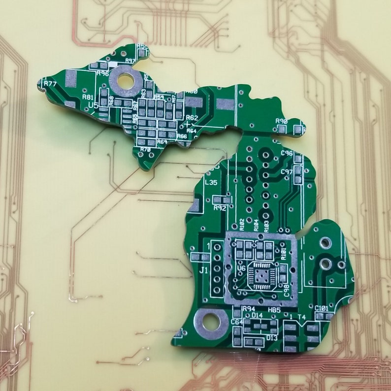 Staat Michigan Uitgesneden gerecycleerde printplaat Kies optie: magneet, pin of ornament Groen