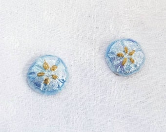 Pendientes de dólar de arena pintados a mano: papel maché azul plateado