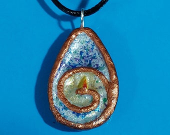 Colgante de cáliz llameante: papel reciclado esculpido, arte original, joyería unitaria, collar de lágrima, símbolo unitario