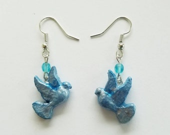Pendientes de pájaro azul: joyas de pájaros hechas de papel maché reciclado