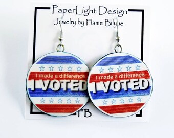 Pendientes I Voted: Discos colgantes rojos, blancos y azules, joyería de papel reciclado