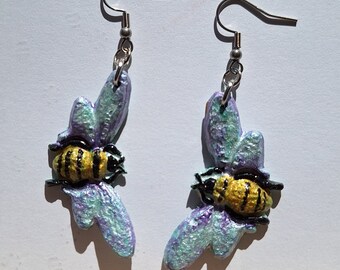 Pendientes de abeja de papel reciclado hechos a mano: joyería artística ecológica
