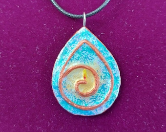 Collar de cáliz llameante, símbolo unitario universalista, espiritual y religioso, esculpido en papel reciclado, arte portátil hecho a mano, regalo UU.