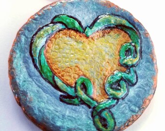 Colgante de amor de papel reciclado: arte ecológico para llevar puesto
