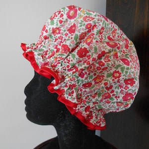Cuffia da doccia Liberty Fabric con fodera in nylon impermeabile - Ciara, Ianthe, Danjo, Poppy & Daisy, Margaret Annie Danjo Red