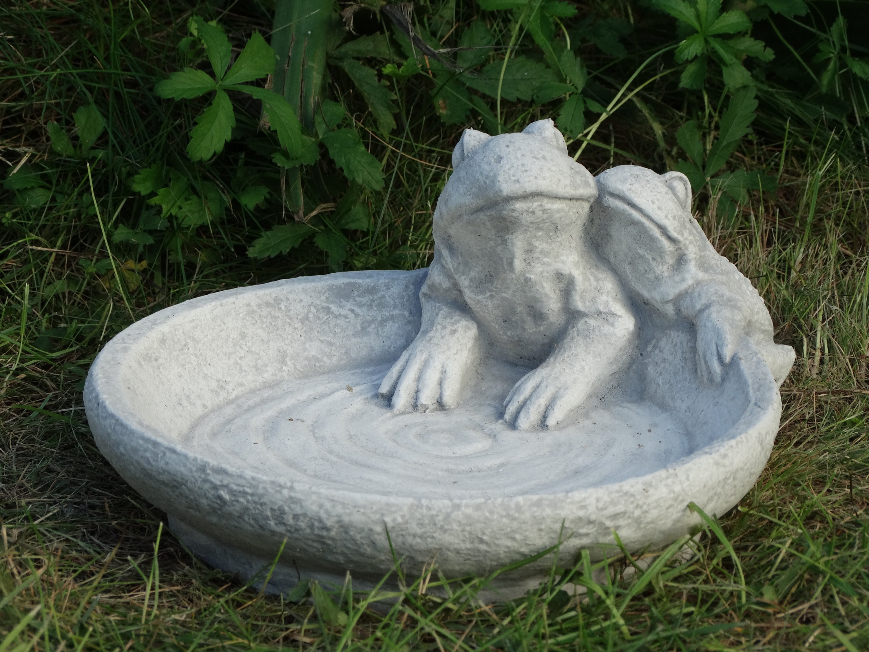 Stone Bird Bath With Frogs Garden Sculpture Frog Decor Birds Drinker