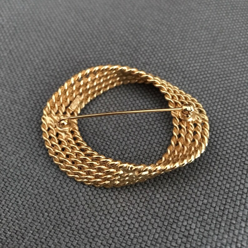 rope pattern stamped statement brooch Vintage unique gold tone brass twisted
