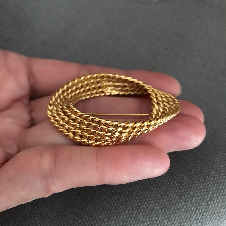 rope pattern stamped statement brooch Vintage unique gold tone brass twisted