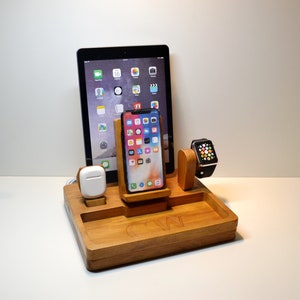 iDOQQ Ultimate 4 Multi Device Charging Station, Apple Docking Station Organizer for 4 Device, Oak