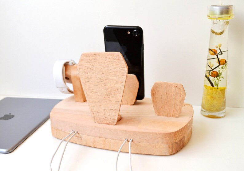 apple watch airpods stand iPhone Ladestation Geschenk apple iPad Ladestation dockingstation iDOQQ QUATRO Buche Holz Station iPhone X iPad Bild 5