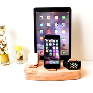 apple watch airpods stand iPhone Ladestation Geschenk apple iPad Ladestation dockingstation iDOQQ QUATRO Buche Holz Station iPhone X iPad Bild 2