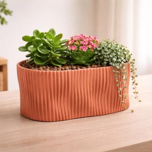 WAVY Moderne ovale bloempot met geribbeld oppervlak, minimalistische plantenbak voor kamerplanten in trendy kleuren en maten.