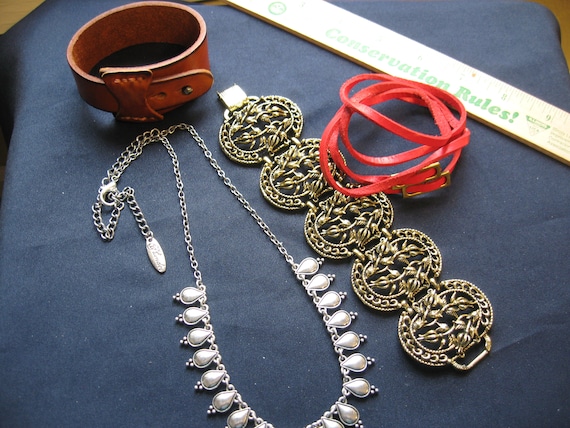 4 pice vintage plunder jewelry lot, leather brace… - image 2