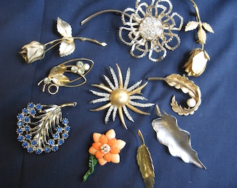 Vintage 10 piece Botanical jewelry Rhinestone Floral brooch lot, brooch destash lot crafting lot, bouquet