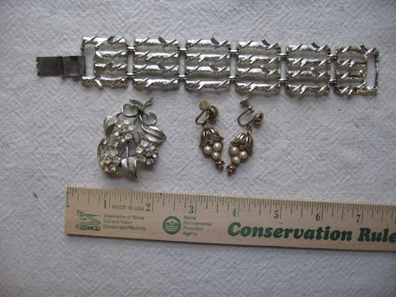 Coro jewelry shop marks