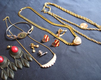 9 Vintage pieces of AVON jewelry lot, Mixed AVON lot, destash lot, multi lot