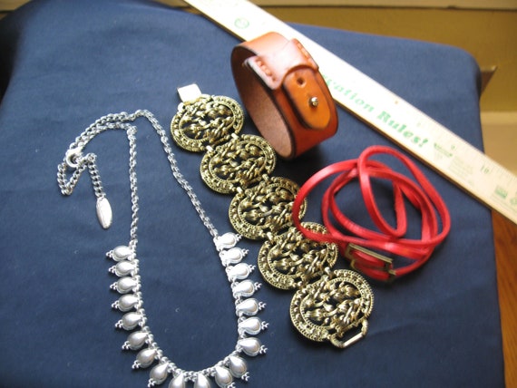 4 pice vintage plunder jewelry lot, leather brace… - image 7