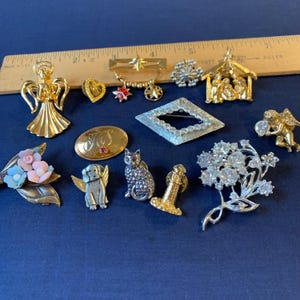 Lot Vintage De Pin's à Nettoyer – Collection Rétro De Broches Anciennes
