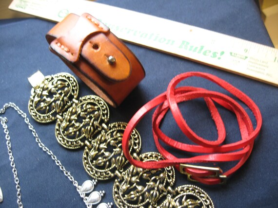 4 pice vintage plunder jewelry lot, leather brace… - image 4