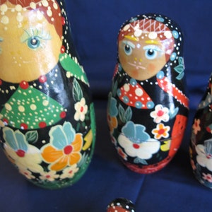 Vintage Nesting  Stacking Russian Matryoshka Folk Dolls