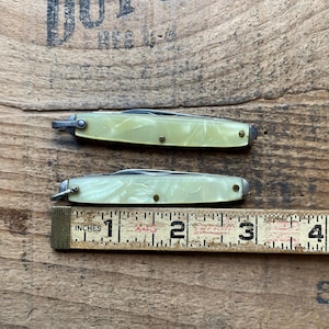 Vintage 2 knife lot Camco & Camillus 43 Pen knives with bail 2 blade pocket knives