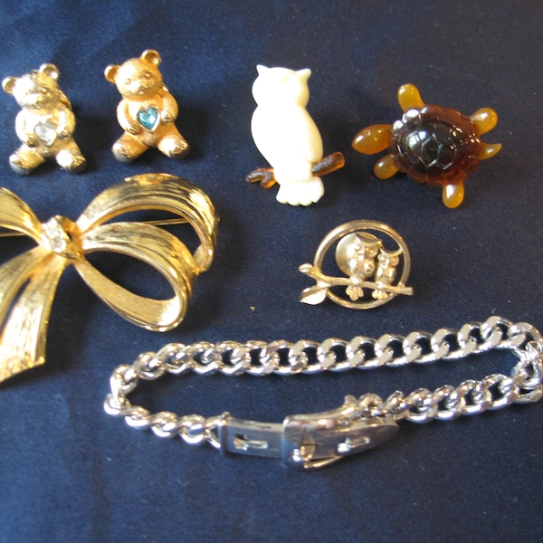 Vintage 7 piece lot  Avon jewelry destash lot Animal Brooch lot, Buckle Bracelet, Teddy Bears, owl, Turtle lot Brooch, Avon