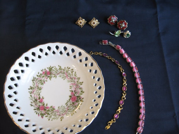 6 pieces of Avon Dish and jewelry lot . AVON brac… - image 4