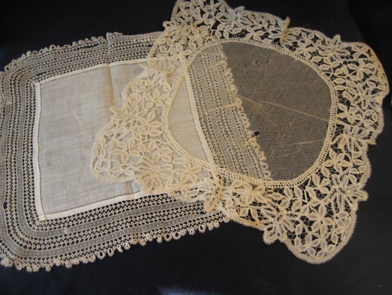 antique Victorian lot of 2 wedding lace handkerch… - image 1