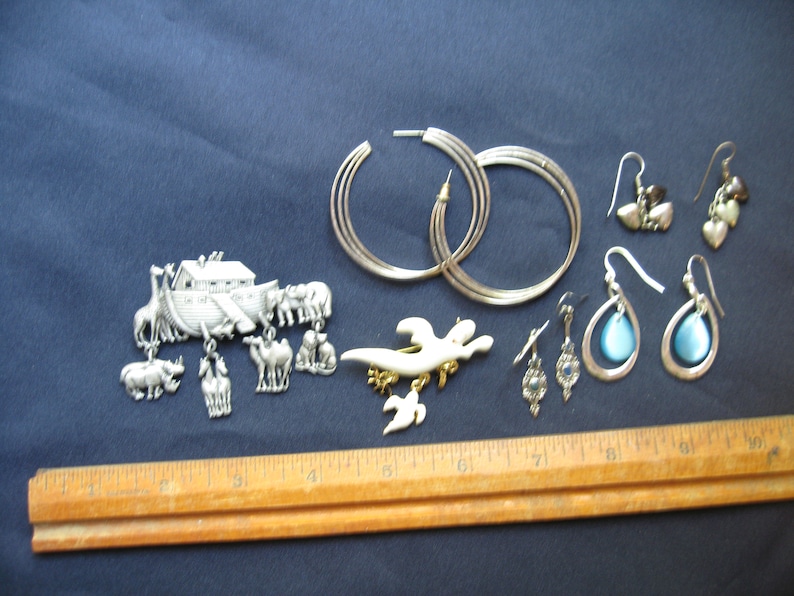 Lot of jewelry lot brooches earrings noahs ark