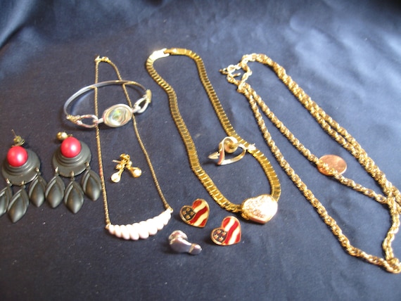 9 Vintage pieces of AVON jewelry lot, Mixed AVON … - image 3