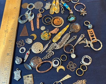 Vintage mixed lot of loose charms, pendants and findings