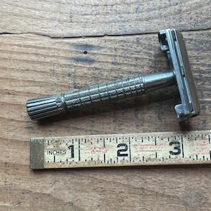 Vintage 1962 Gillette Safety Razor Super Speed Flair tip, USA date code H1