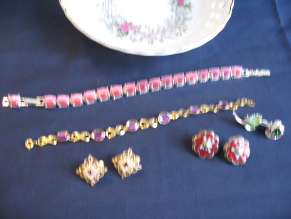 6 pieces of Avon Dish and jewelry lot . AVON brac… - image 5