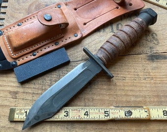 Ontario Knife Co USA 2001 Pilot survival w/ sheath and sharpening stone Fixed blade knife