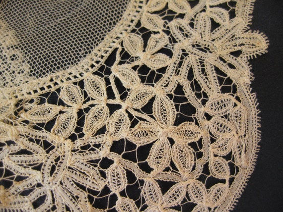 antique Victorian lot of 2 wedding lace handkerch… - image 3