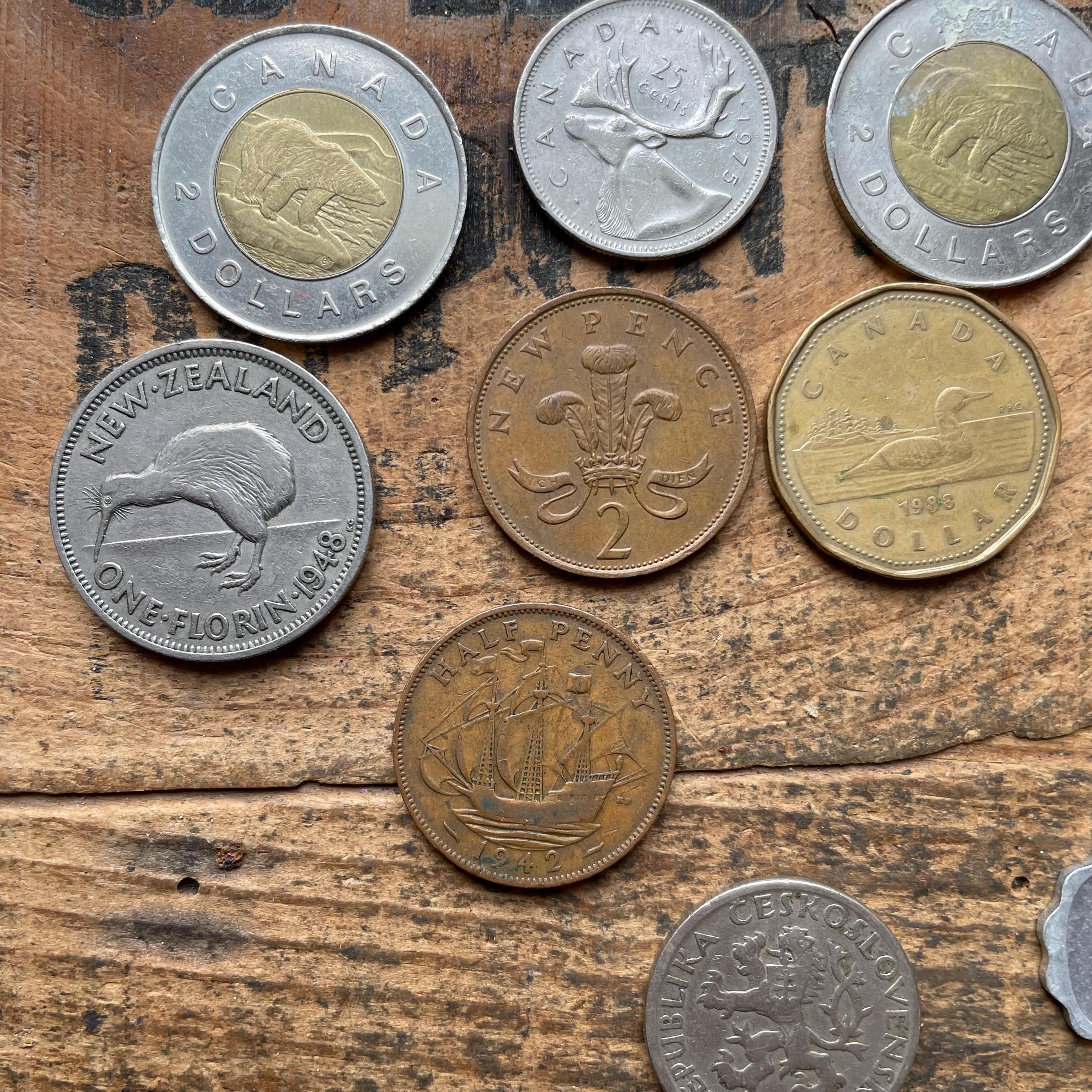 25 Collectable Coins, Canada, Denmark, Europe, England, Spain, Mexico ...