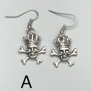 Fantastic skull and crossbone earrings!