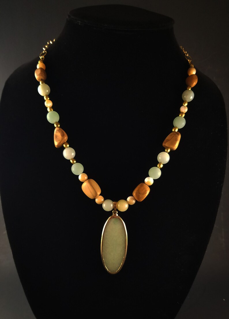 Beachy Seafoam Gold Natural Agate Pendant Necklace