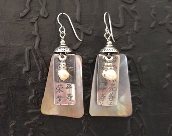 Boucles d'oreilles en nacre et sterling, mère de mariée de la mariée technique mixte boho chic rustique tribal Boheme artisan conçu asiatique