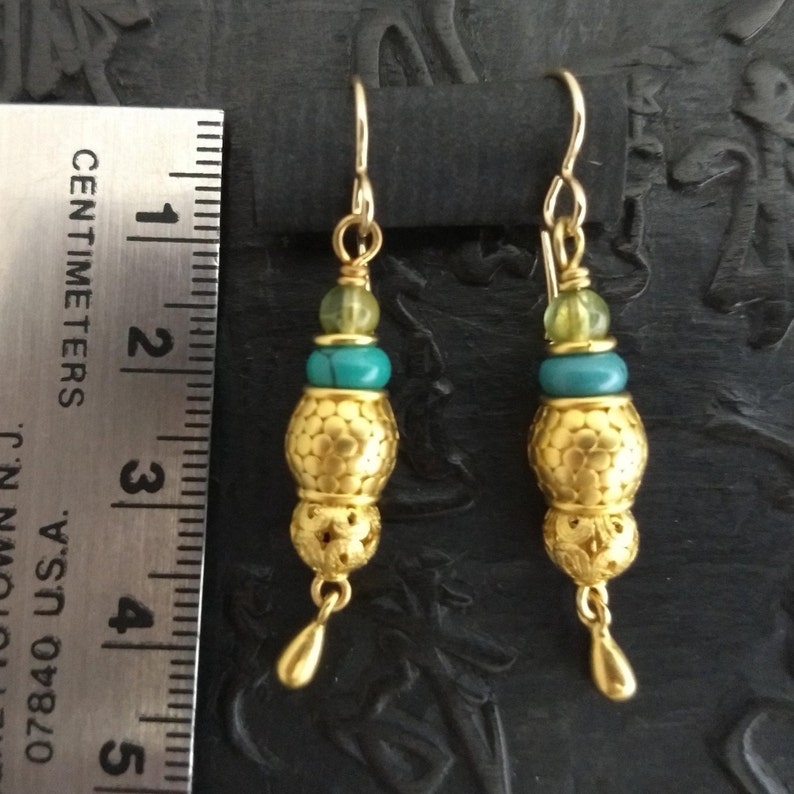 24k vermeil, turquoise &peridot Boucles doreilles byzantines étrusques peuvent être levier arrière, poteau, fil doreille ou clip sur image 6