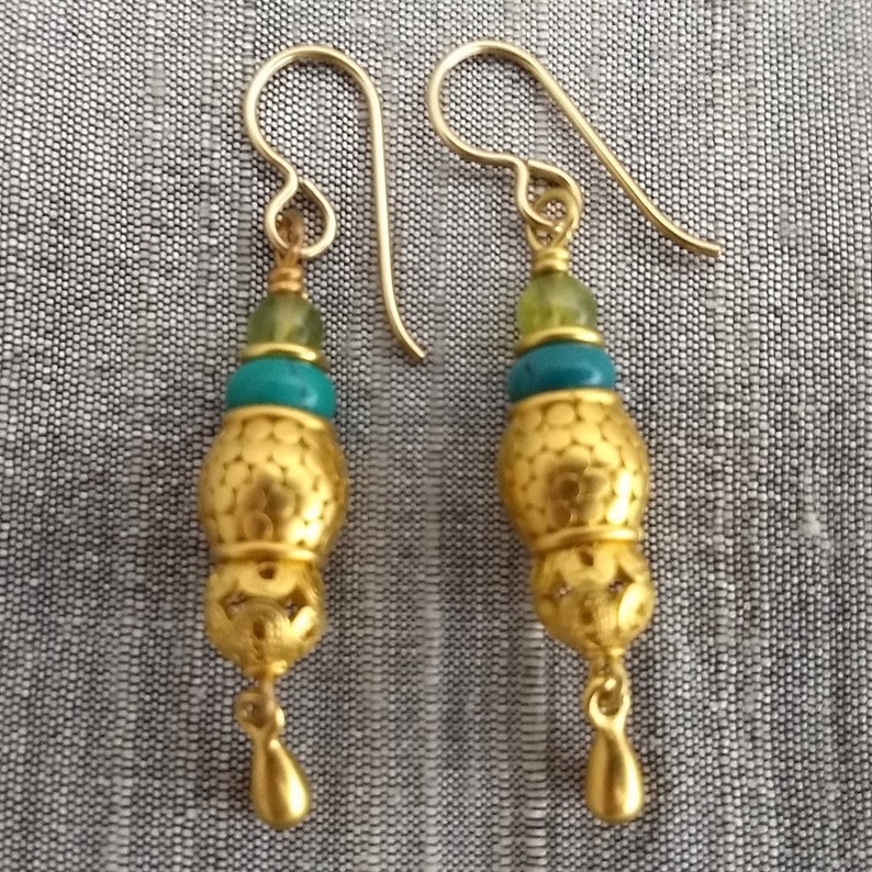 24k vermeil, turquoise &peridot Boucles doreilles byzantines étrusques peuvent être levier arrière, poteau, fil doreille ou clip sur image 4