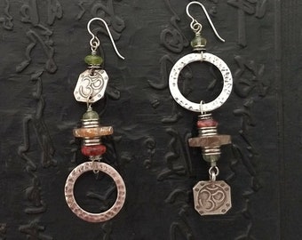 Omgekeerde ontwerp zonnesteen, asymmetrisch sterling zilver, lichtgewicht ohm boho lange oorbellen