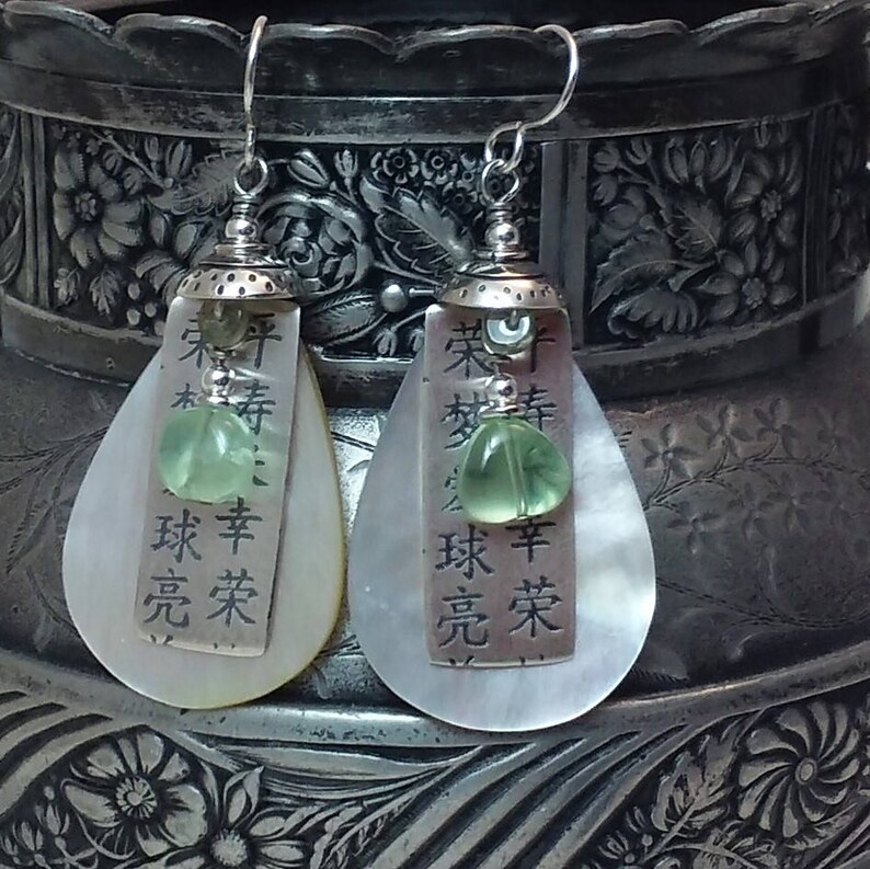 Quartz vert, argent sterling, boucles d'oreilles de nacre, boho boho léger éclectique artisanal fait main balancer yoga de relique moderne gitane image 3